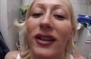XXX Vibrator antara kaki dan bokep tante haus sek kontol di mulut