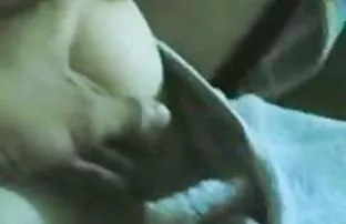 XXX Dua anak ayam sek tante xxx bercinta dengan satu anggota muda