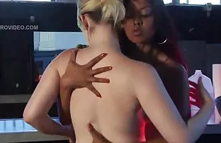 XXX Dua anak ayam menikmati bokek sek kesenangan lesbian dengan mainan seks