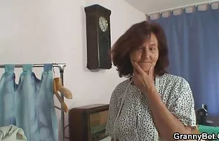 XXX Kekasih bokel sek hitam sampai pagi meniduri pirang cantik dengan stoking hitam