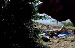 XXX Seks antar-ras bokep sek perkosa seorang pirang cantik mengunjungi seorang Negro dengan penis besar