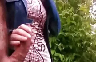 XXX Hot MILF menggoda seorang pria rendah hati untuk bokep sek gratis seks di dalam mobil